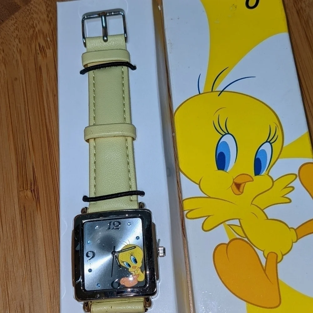 Yellow & Silver Tweety Bird Collectors Avon Watch 2007 NIB